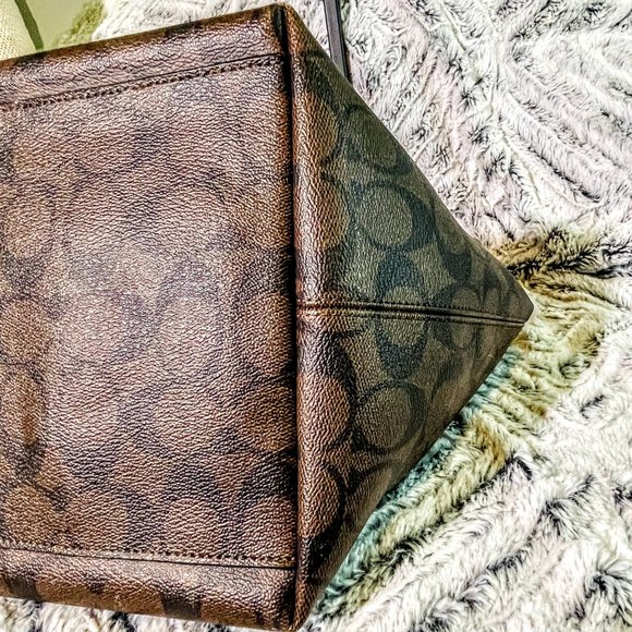 NWOT - COACH STREET ZIP TOTE IN SIGNATURE CANVAS (F34703) - Picture 5 of 9